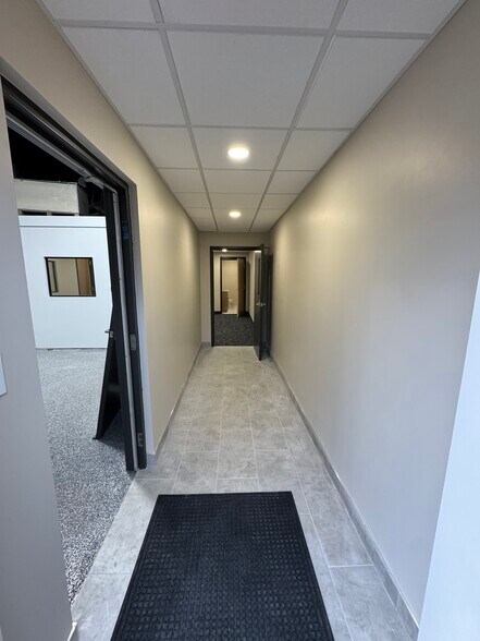 More Photos Of 629-631 Minnesota Dr, Troy Warehouse For Sale