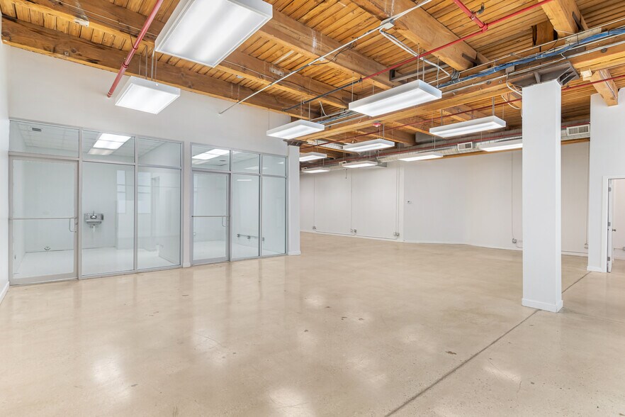 More Photos Of 1046 W Kinzie St, Chicago Office For Lease