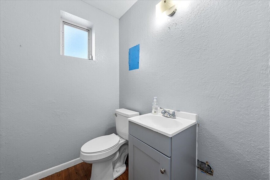 More Photos Of 1901 13th Ave N, Saint Petersburg Distribution For Lease