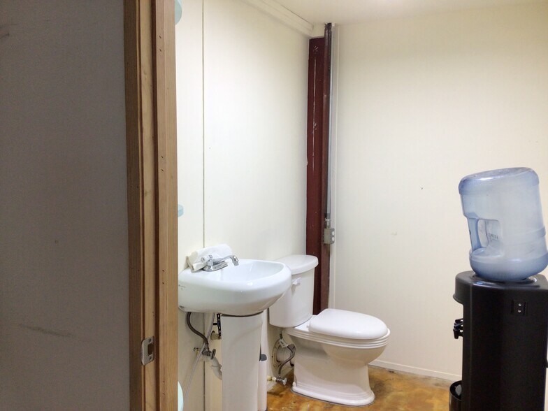 More Photos Of 921 Lawrence Rd, Kemah Industrial For Sale