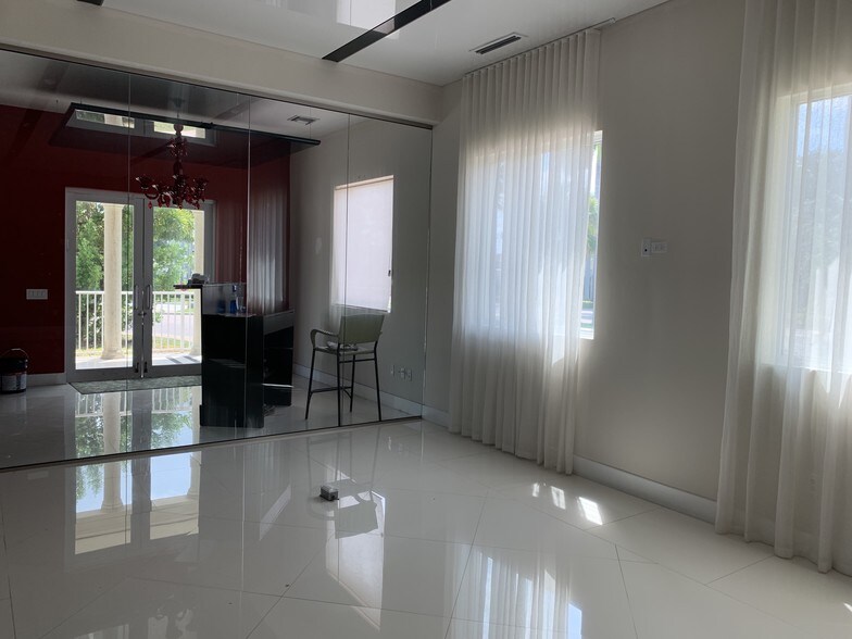 More Photos Of 201 N Ocean Dr, Hollywood Storefront Retail Office For Sale