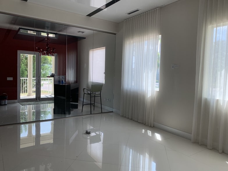 More Photos Of 201 N Ocean Dr, Hollywood Storefront Retail Office For Sale