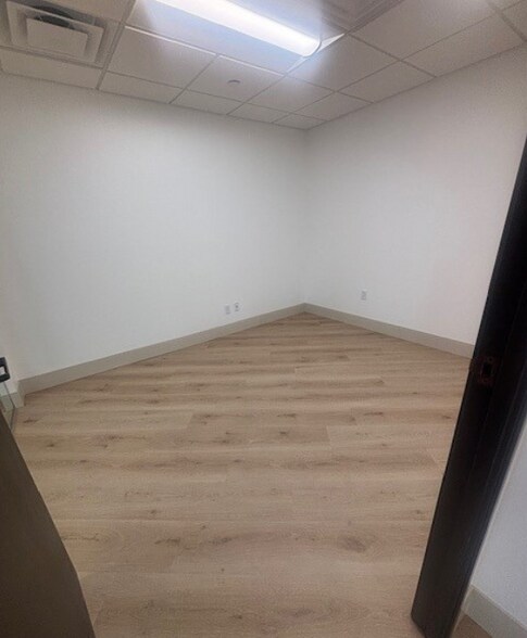 More Photos Of 10617 N Hayden Rd, Scottsdale Unknown For Lease