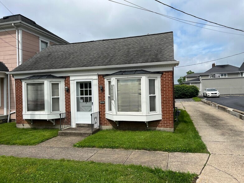 Primary Photo Of 109 S Main St, Bethel Office For Lease