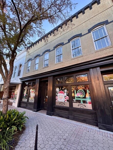 Primary Photo Of 128-130 N Ashley St, Valdosta General Retail For Lease