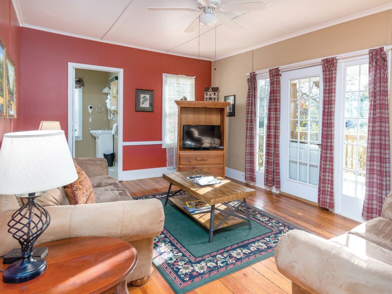 More Photos Of 86 Lily Pad Ln, Flat Rock Hotel For Sale