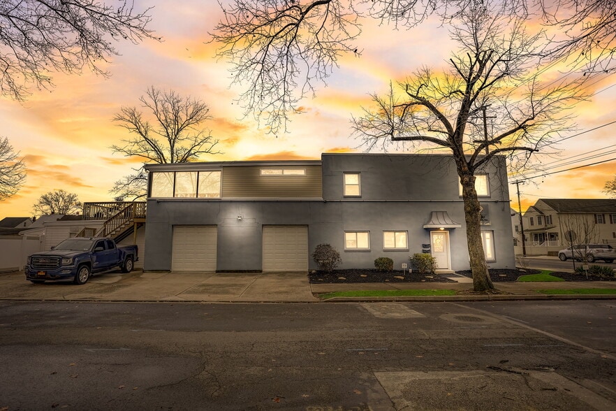 More Photos Of 329 Otter St, Bristol Flex For Lease