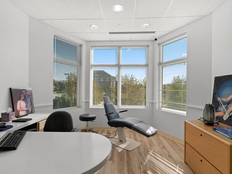 More Photos Of 46165 Westlake Dr, Sterling Medical For Sale