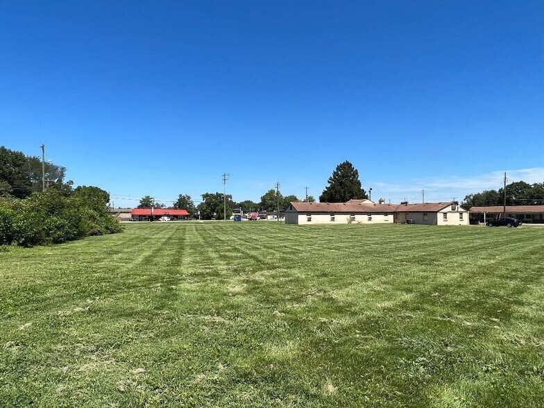 More Photos Of 1560 E 10th St, Jeffersonville Hotel For Sale