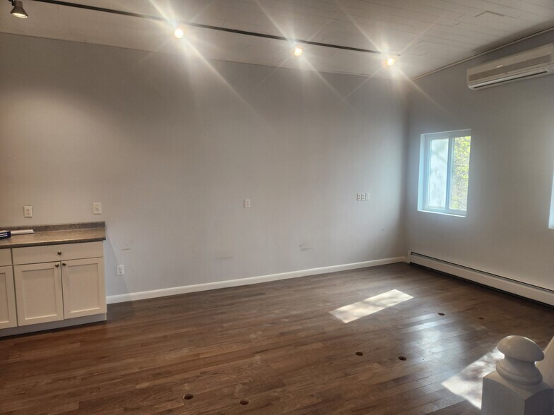 More Photos Of 5 Pond Rd, Harvard Healthcare For Sale