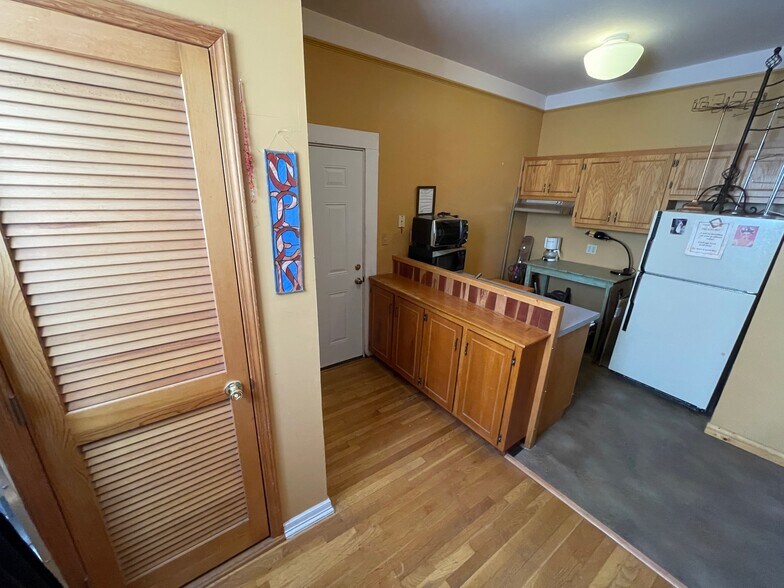 More Photos Of 84 Spring St, Eureka Springs Storefront Retail Residential For Sale