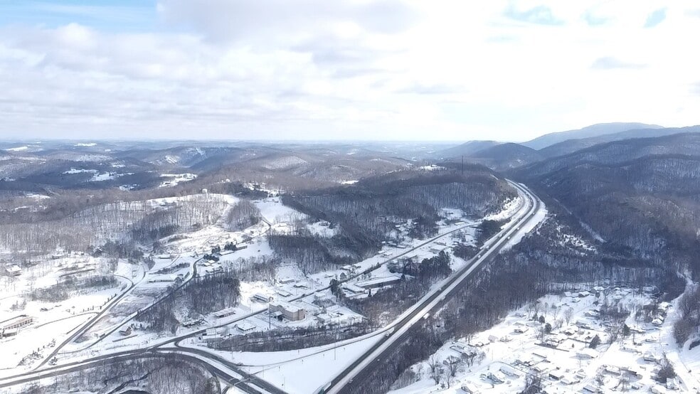 More Photos Of 124 Woods Ave, Caryville Hotel For Sale