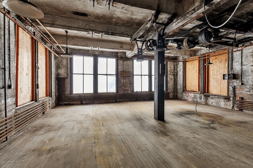 More Photos Of 203 Pratt St, Buffalo Manufacturing For Sale