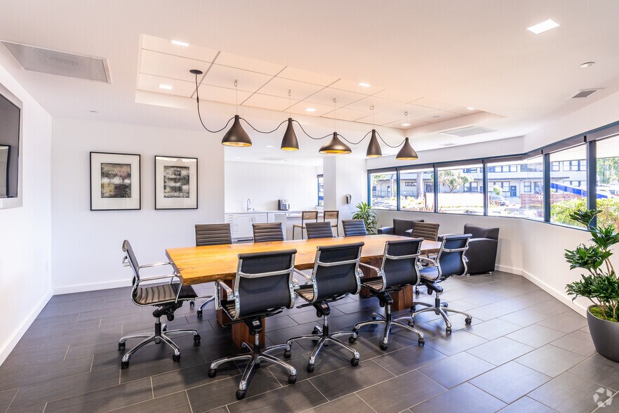 More Photos Of 1 Harbor Dr, Sausalito Unknown For Lease