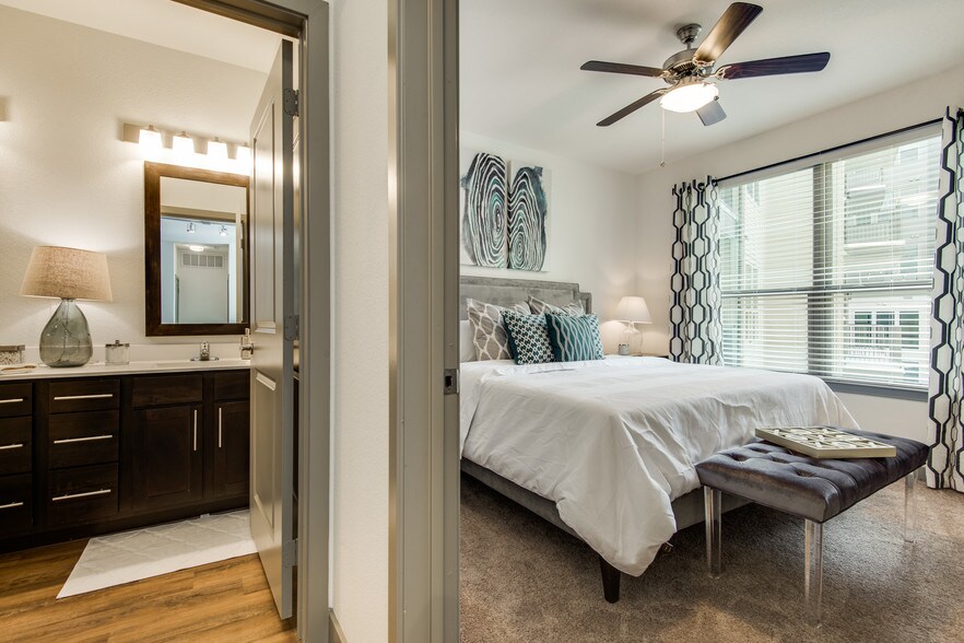 More Photos Of 403 E Koenig Ln, Austin Apartments For Lease
