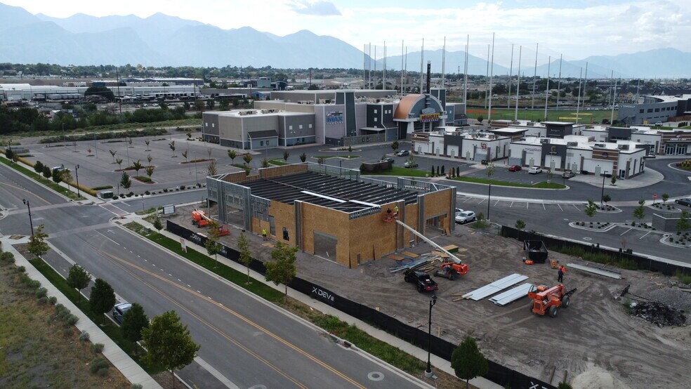 More Photos Of 634 N Mill Road, Vineyard Storefront Retail Office For Lease