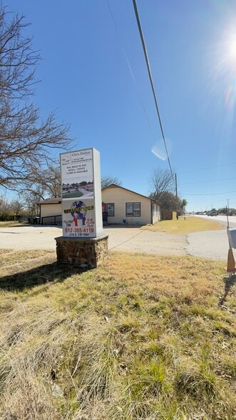 More Photos Of 216 S FM 1660, Hutto Daycare Center For Lease