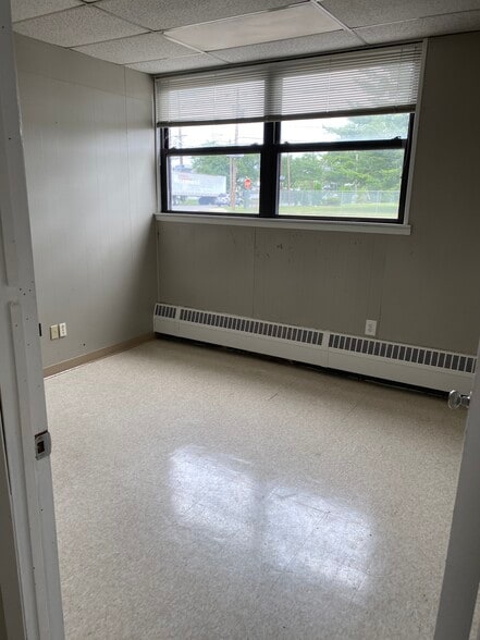 More Photos Of 448 Whitehead Rd, Hamilton Storefront Retail Office For Lease