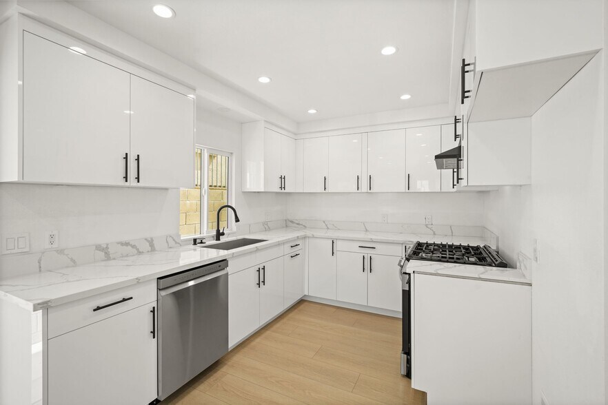 More Photos Of 7010 Lennox Ave, Van Nuys Apartments For Sale