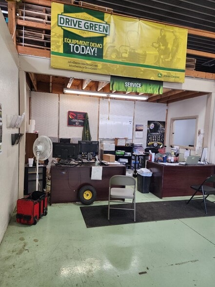 More Photos Of 11204 Royalton Rd, North Royalton Showroom For Lease