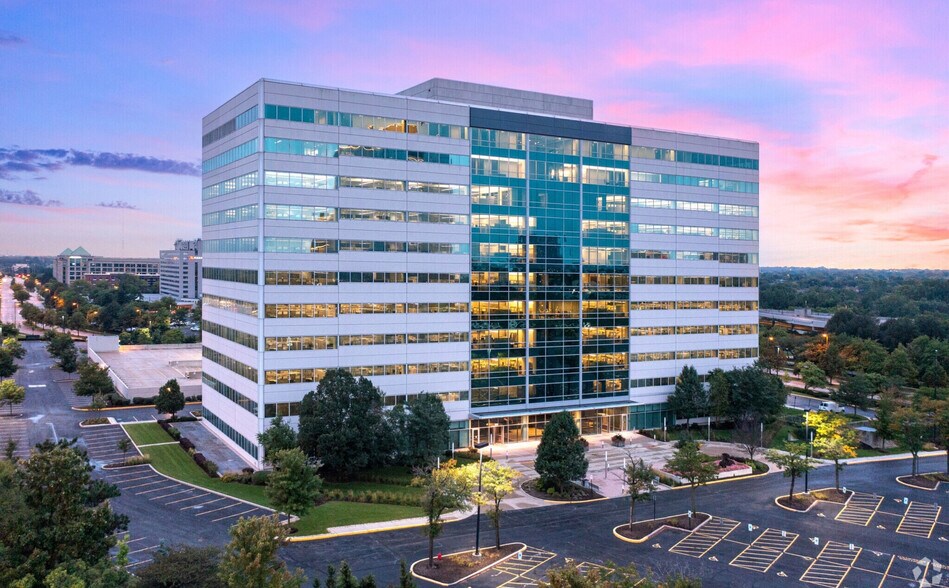 More Photos Of 231 N Martingale Rd, Schaumburg Office For Lease