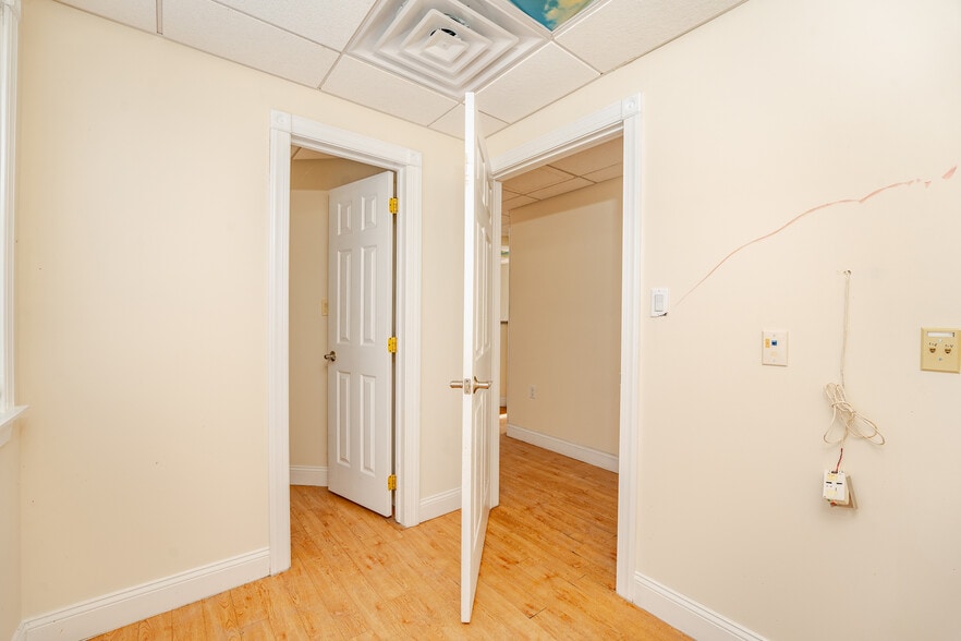 More Photos Of 98 New Rd, Somers Point Showroom For Sale