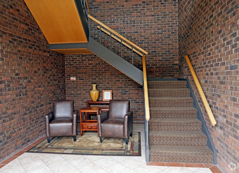 More Photos Of 231 W Grand Ave, Bensenville Office For Sale