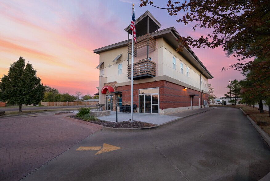 More Photos Of 2400 S Air Depot Blvd, Oklahoma City Storefront Retail Residential For Lease