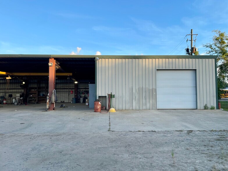 More Photos Of 3221 Anton St, Mobile Contractor Storage Yard For Sale