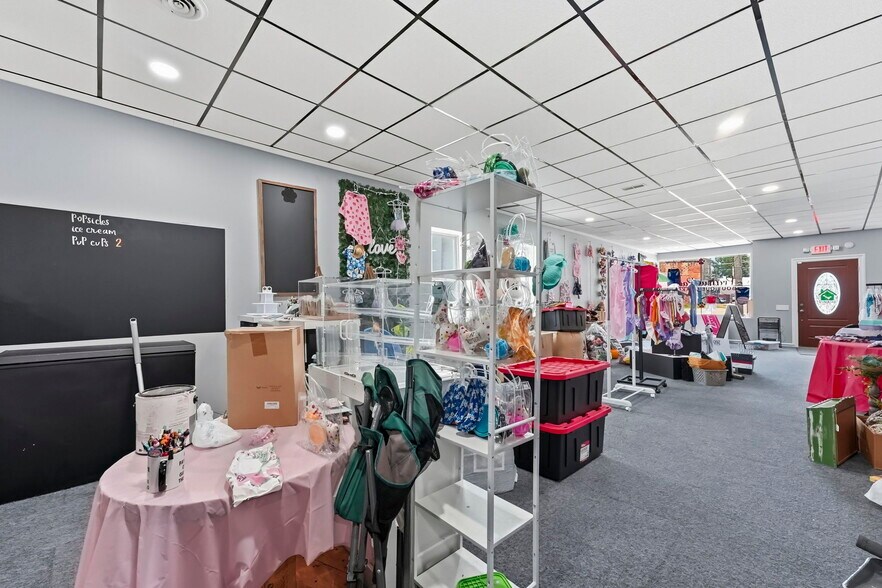 More Photos Of 115 E King St, Garrett General Retail For Sale