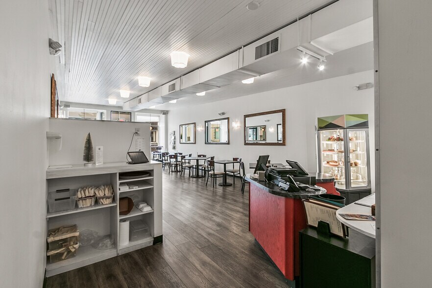 More Photos Of 618 Oak St, Baraboo General Retail For Sale