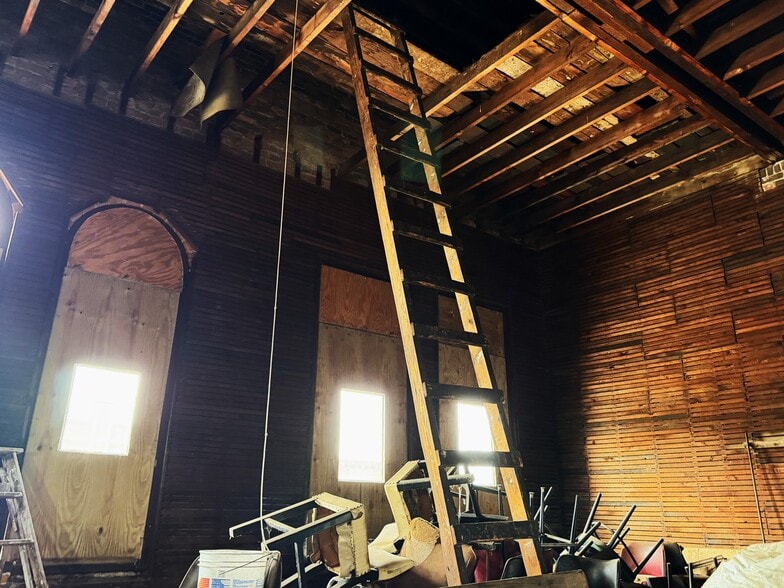 More Photos Of 1030 S Main St, Rockford Loft Creative Space For Sale