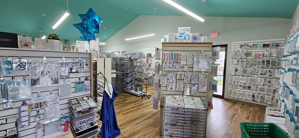 More Photos Of 2235 N Clairemont Ave, Eau Claire Freestanding For Sale