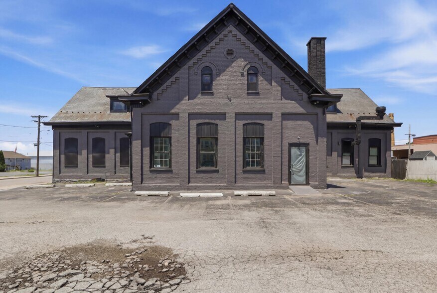 More Photos Of 805 E Prospect St, York General Retail For Sale