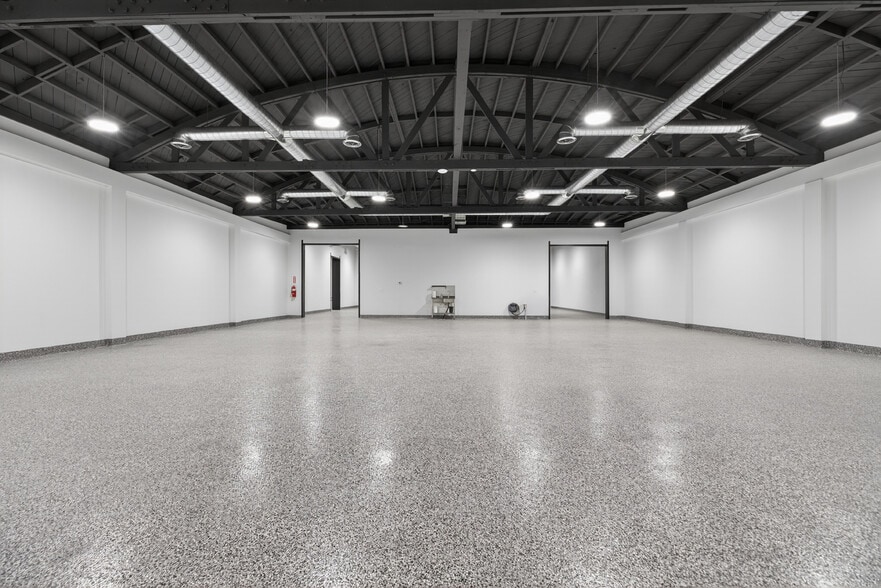 More Photos Of 703 S Main St, Burbank Showroom For Sale