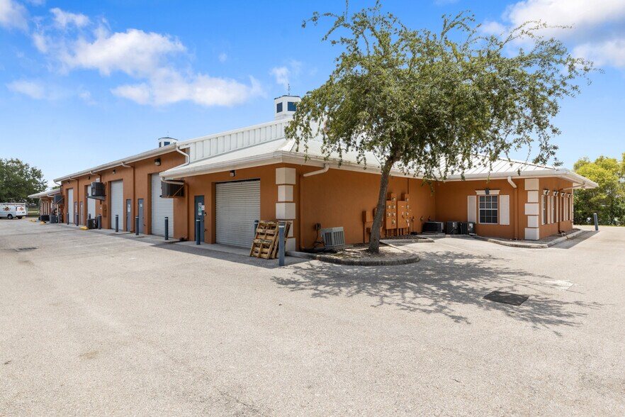 More Photos Of 1867-1881 Porter Lake Dr, Sarasota Warehouse For Sale