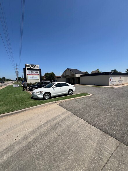 More Photos Of 400 N Eastern Ave, Moore Medical For Sale