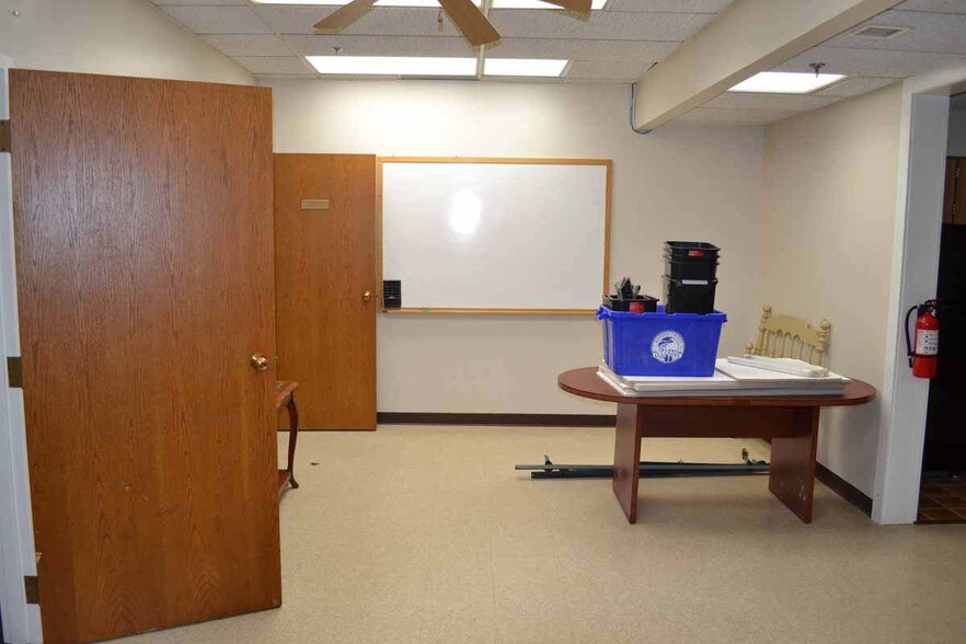 More Photos Of 203 S 6th St, Wood River Office For Sale
