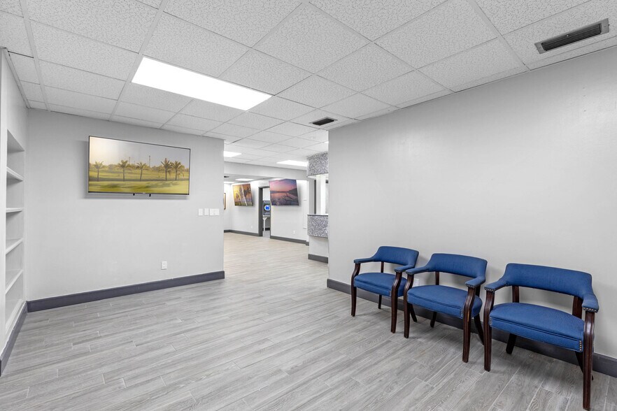 More Photos Of 901 N Grove St, Eustis Office For Sale