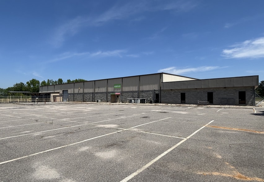 More Photos Of 100 Industrial Rd, Red Springs Manufacturing For Lease
