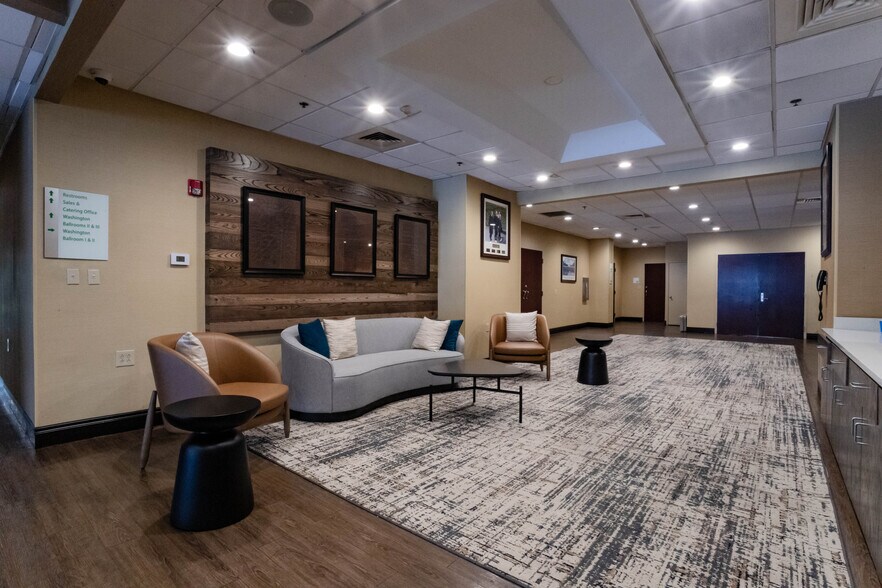 More Photos Of 600 Interstate 30, Little Rock Hotel For Sale