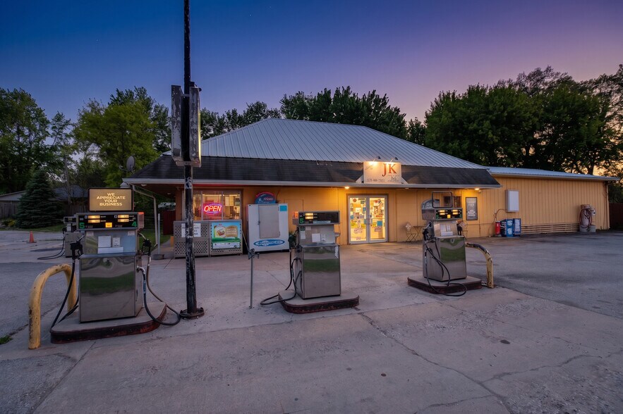 More Photos Of 8995 S US Highway 35, Monterey General Retail For Sale