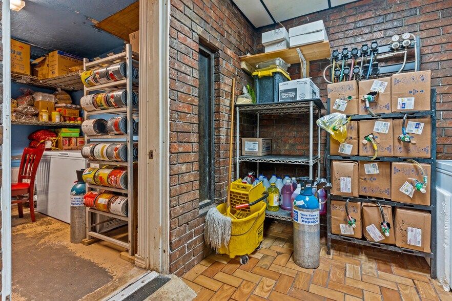 More Photos Of 509 US Highway 271 N, Gilmer Flex For Sale