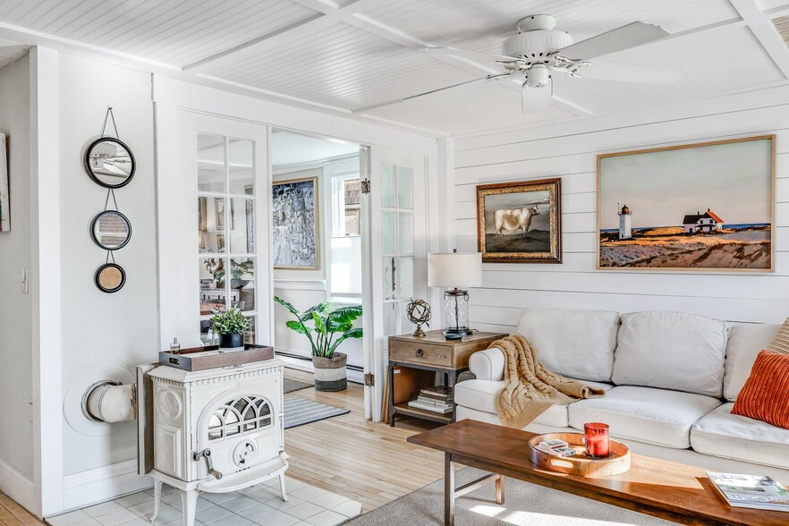 More Photos Of 7 Central St, Provincetown Hotel For Sale