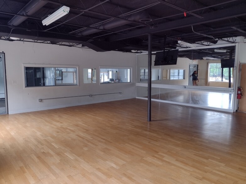 More Photos Of 728 Monroe Dr NE, Atlanta Storefront Retail Office For Lease
