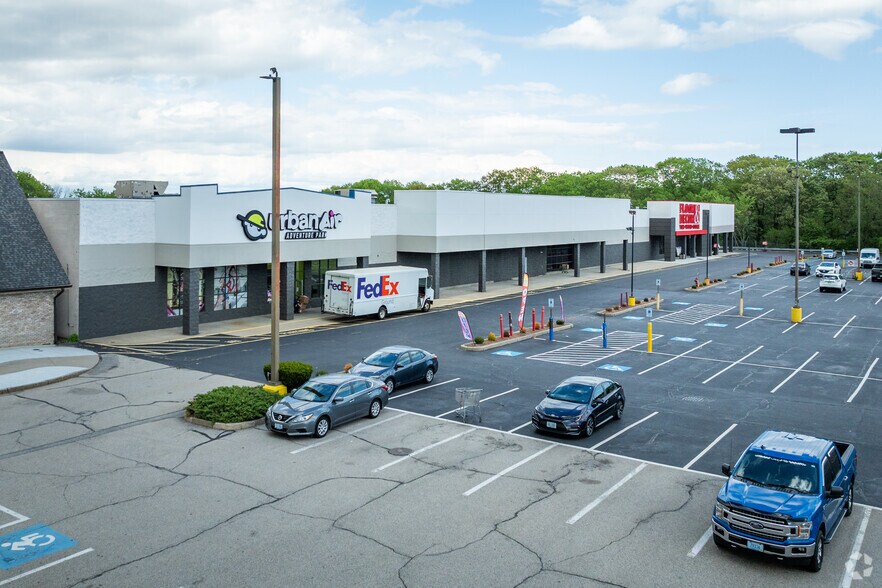 Primary Photo Of 300 Quaker Ln, Warwick General Retail For Sale