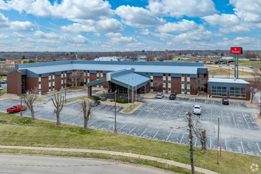 Primary Photo Of 3020 Utica Ridge Rd, Bettendorf Hospitality For Sale