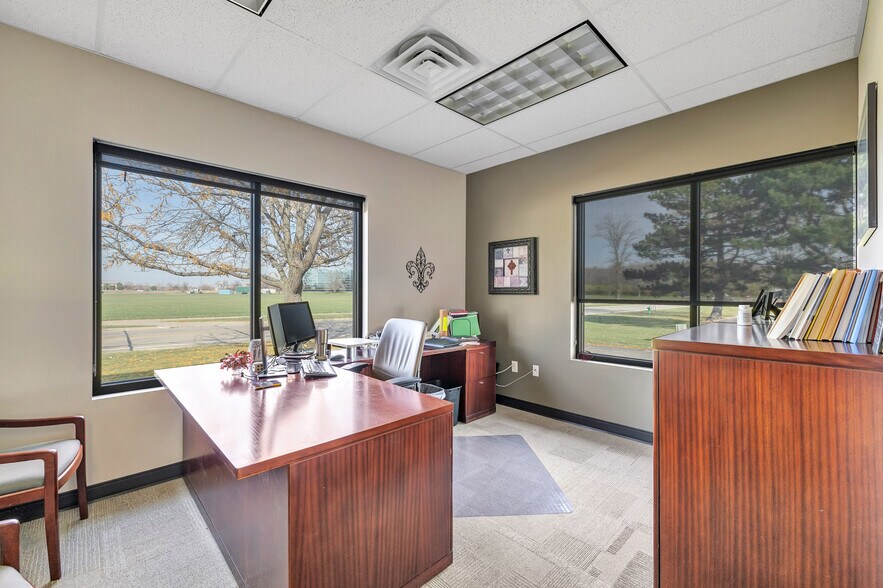 More Photos Of 2109 E Capitol Dr, Appleton Office For Lease