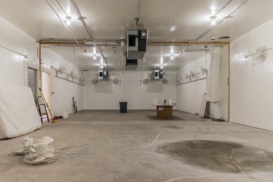 More Photos Of 5117-5125 Calmview Ave, Baldwin Park Manufacturing For Lease
