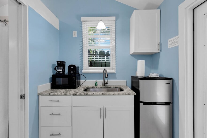 More Photos Of 243 61st St, Marathon Hotel For Sale
